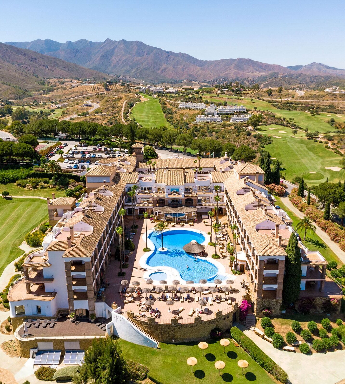 LCR_HOTEL_POOL_VIEWS_F9jpg